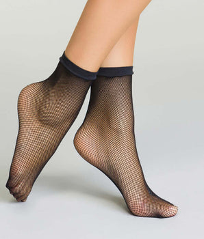 Women's black fishnet socks Style