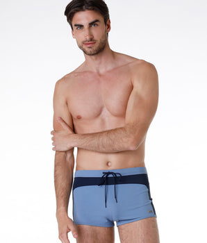 Indigoblaue Badeshorts mit Kontrastdetails