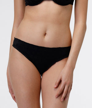 Braga baja de bikini con encaje en negro