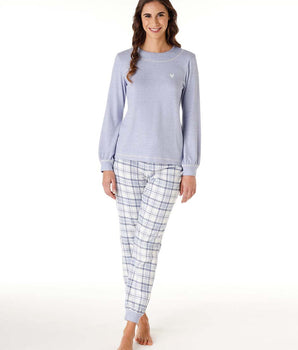 Warmes Pyjama-Set hellblau mit Flanell-Print