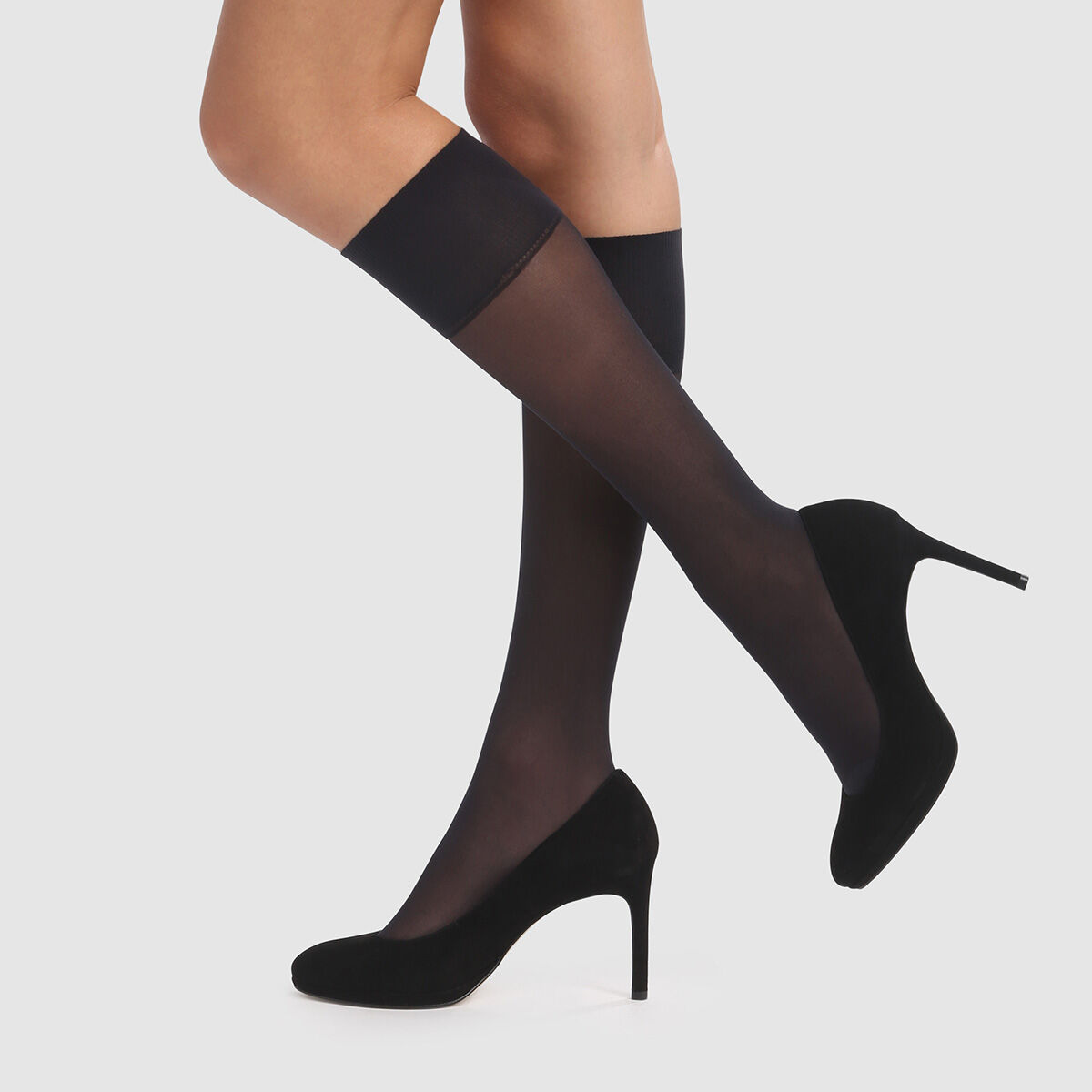 black kneesocks