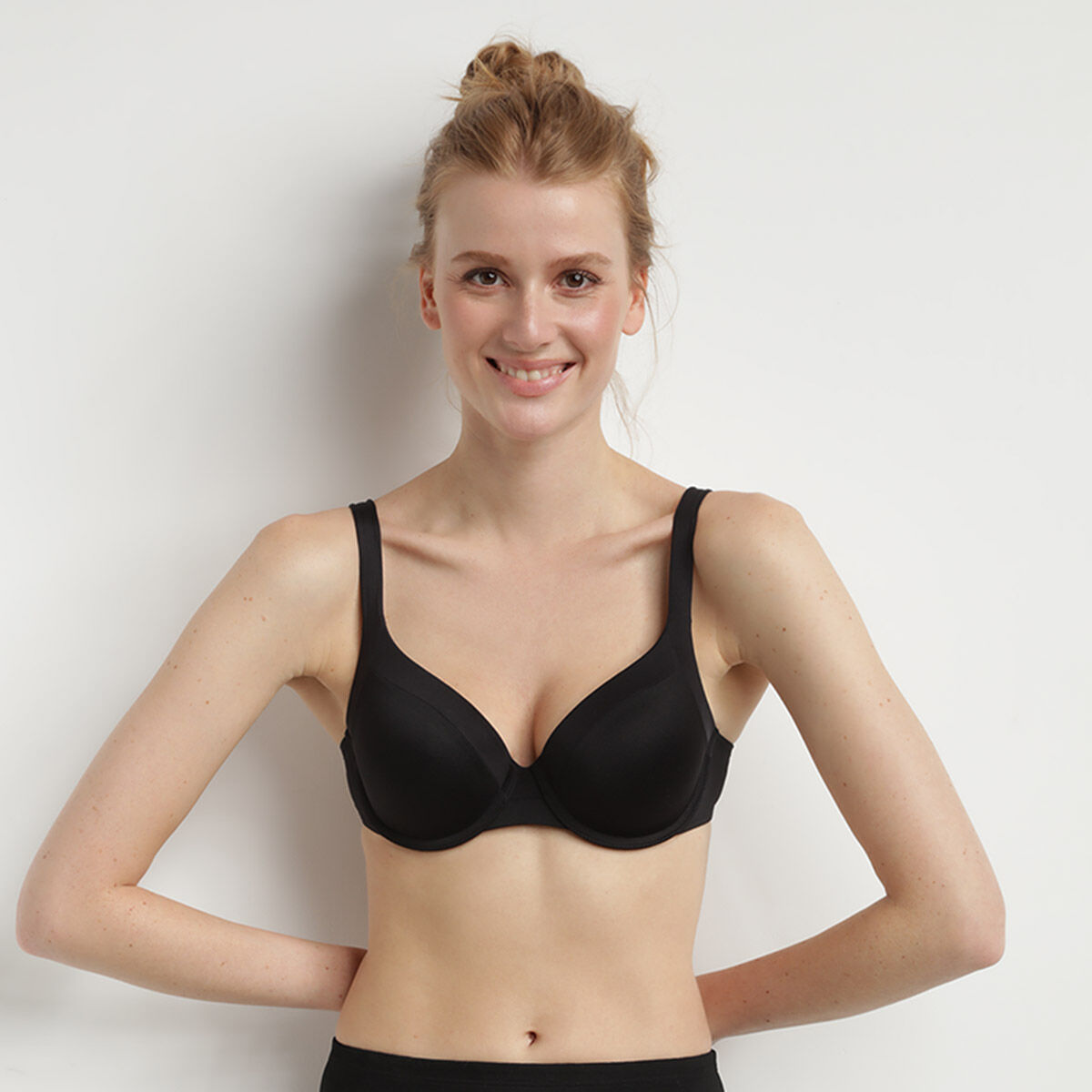 Generous Invisible black wireless bra