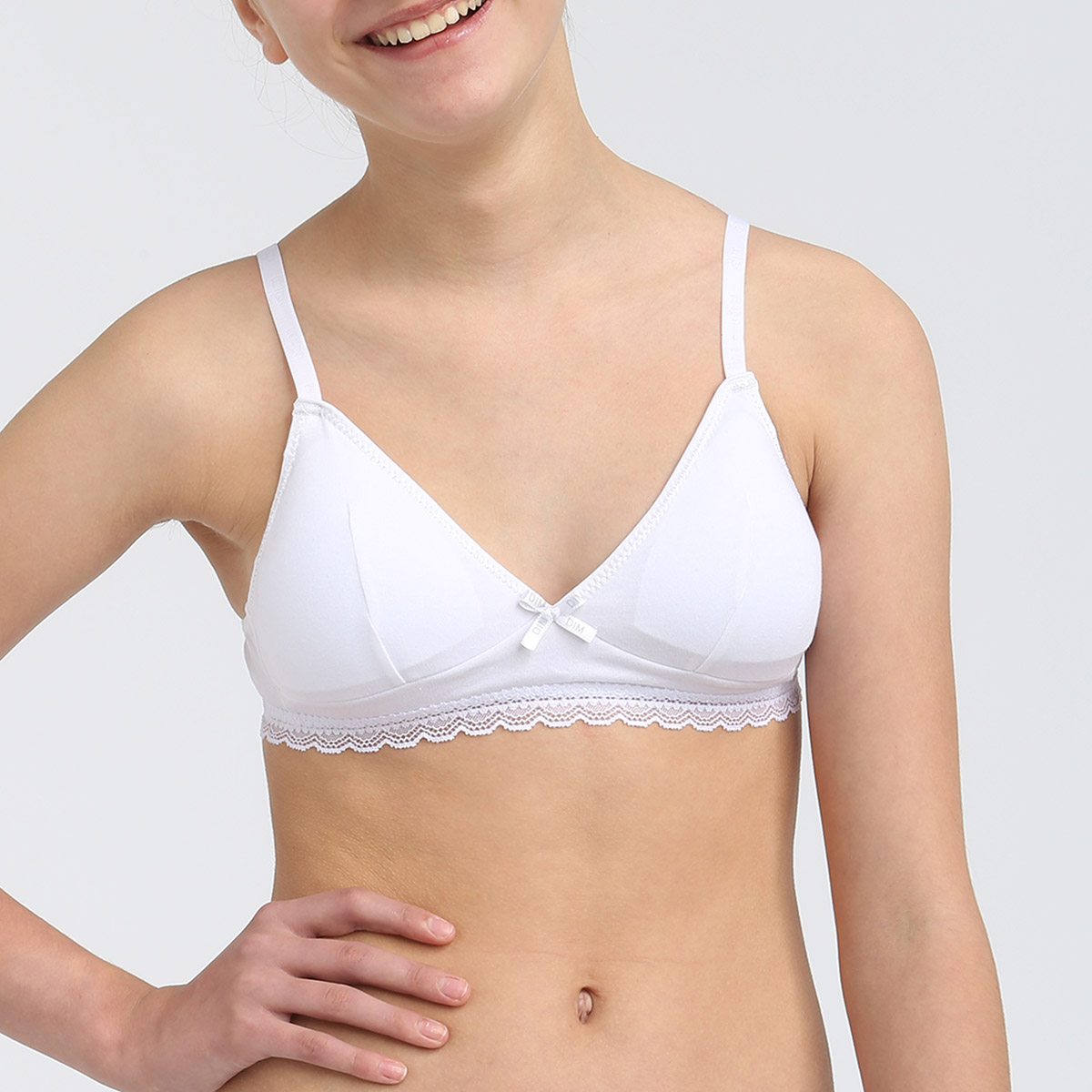 Buy VANILLAFUDGE Women's Padded Non-Wired Synthetic Seamless Removable  Padded Soft Cup Sports Air Bra (Color May Vary) Size (White-32) bra, bra  for women, padded bra